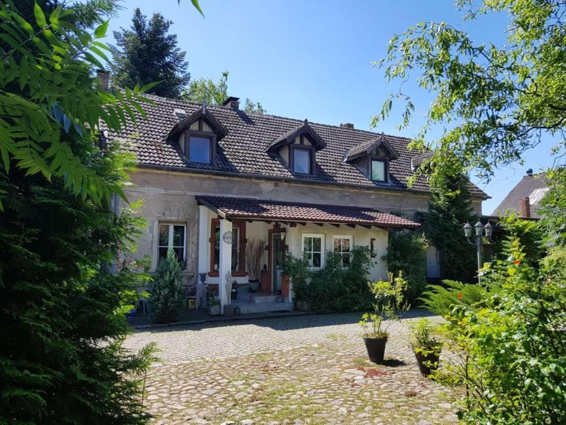 Ehemalige Bibliothek Apartment Fuer 2 Mit Kueche Kamin Netflix Parken Und Hofladen Steinhofel Extérieur photo