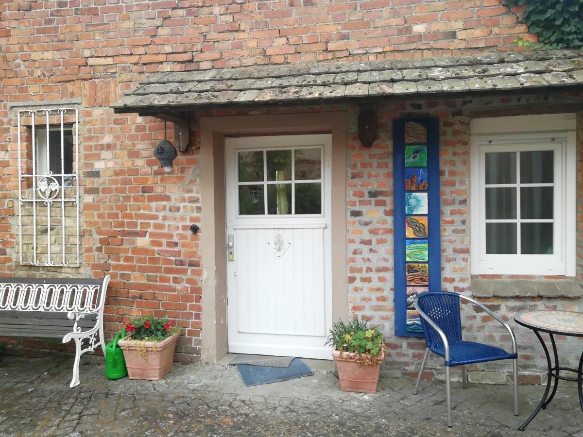 Ehemalige Bibliothek Apartment Fuer 2 Mit Kueche Kamin Netflix Parken Und Hofladen Steinhofel Extérieur photo