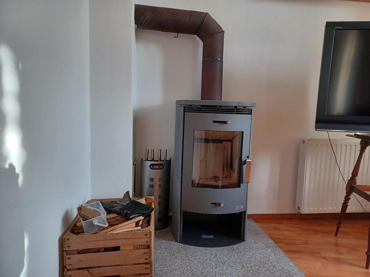 Ehemalige Bibliothek Apartment Fuer 2 Mit Kueche Kamin Netflix Parken Und Hofladen Steinhofel Extérieur photo