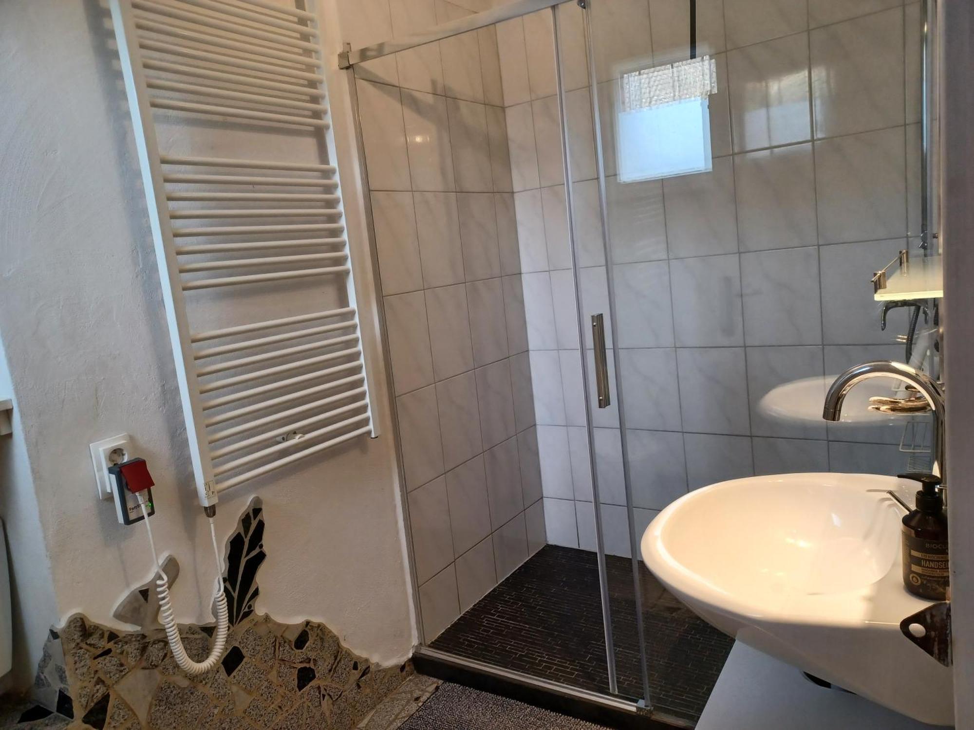 Ehemalige Bibliothek Apartment Fuer 2 Mit Kueche Kamin Netflix Parken Und Hofladen Steinhofel Extérieur photo