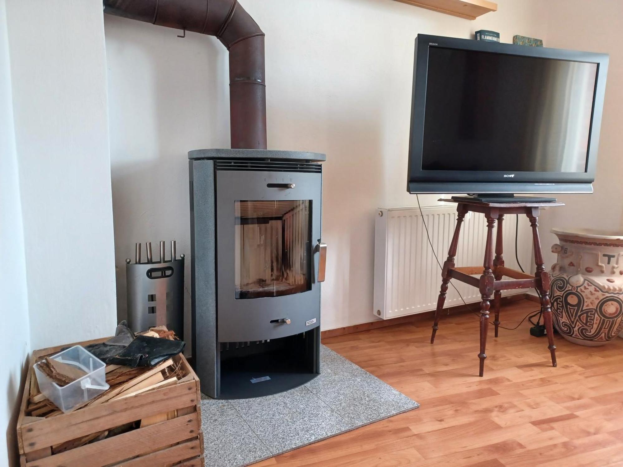Ehemalige Bibliothek Apartment Fuer 2 Mit Kueche Kamin Netflix Parken Und Hofladen Steinhofel Extérieur photo