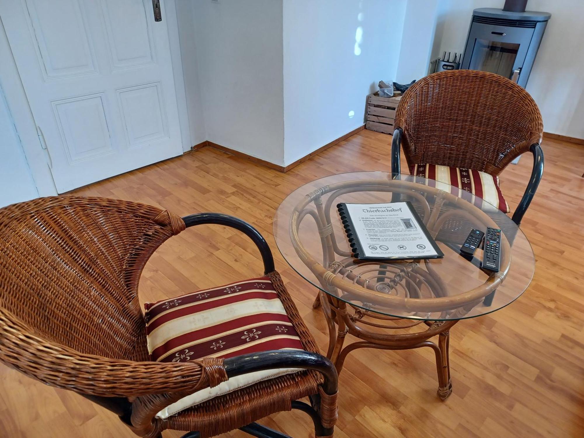 Ehemalige Bibliothek Apartment Fuer 2 Mit Kueche Kamin Netflix Parken Und Hofladen Steinhofel Extérieur photo